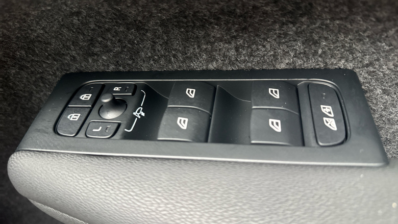 Volvo XC40 2.0 B3P Plus Black Edition 5dr Auto Petrol Estate